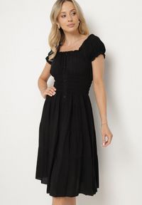 Born2be - Czarna Bawełniana Rozkloszowana Sukienka z Guzikami i Bufiastymi Rękawami Annivi. Okazja: na co dzień. Kolor: czarny. Materiał: bawełna. Styl: elegancki, casual, klasyczny #3