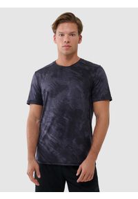 4f - 4F Koszulka treningowa regular szybkoschnąca męska - czarna S. Kolor: czarny. Materiał: elastan, materiał, włókno, dzianina, syntetyk. Długość rękawa: krótki rękaw. Długość: krótkie. Wzór: gładki, ze splotem, nadruk. Sport: fitness #1