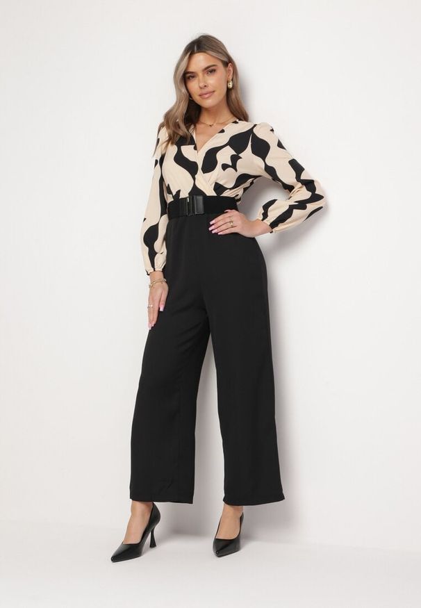 Born2be - Beżowy Kombinezon z Kopertowym Dekoltem i Paskiem Freselam. Okazja: do pracy, na co dzień, na spotkanie biznesowe. Kolor: beżowy. Długość rękawa: długi rękaw. Długość: długie. Styl: klasyczny, casual, elegancki, biznesowy