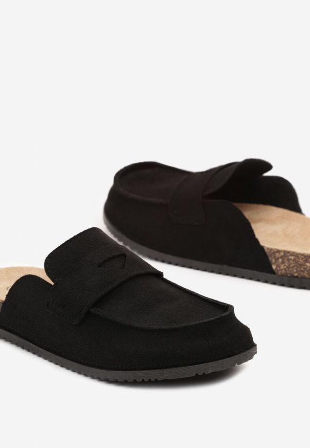 Born2be - Czarne Klapki Płaskie Typu Chodaki Ulimia. Kolor: czarny. Obcas: na obcasie. Wysokość obcasa: niski