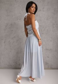 Renee - Niebieska Sukienka z Dekoltem Halter i Ozodbymi Guzikami z Przodu Nesia. Typ kołnierza: dekolt halter. Kolor: niebieski #4