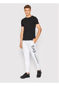 EA7 Emporio Armani Spodnie dresowe 8NPPC3 PJ05Z 1101 Biały Slim Fit. Kolor: biały. Materiał: bawełna