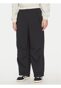Adidas - adidas Spodnie materiałowe Premium Essentials Utility Parachute JD2111 Czarny Loose Fit. Kolor: czarny. Materiał: syntetyk #1