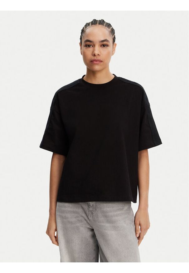 Armani Exchange T-Shirt XW000514 AF11930 UC001 Czarny Relaxed Fit. Kolor: czarny. Materiał: bawełna