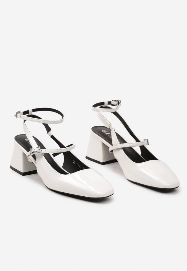 Renee - Białe Czółenka Slingback z Lakierowanej Imitacji Skóry z Dwiema Sprzączkami Frantalia. Zapięcie: sprzączka. Kolor: biały. Materiał: skóra, lakier. Obcas: na obcasie. Wysokość obcasa: średni