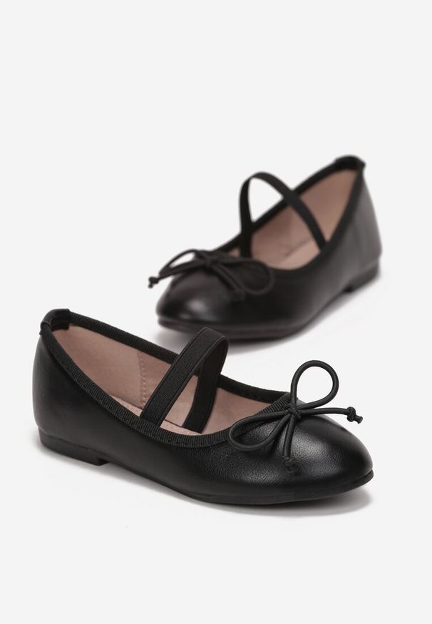 Born2be - Czarne Balerinki Galyllis. Okazja: na co dzień. Zapięcie: bez zapięcia. Kolor: czarny. Szerokość cholewki: normalna. Styl: casual, klasyczny, elegancki