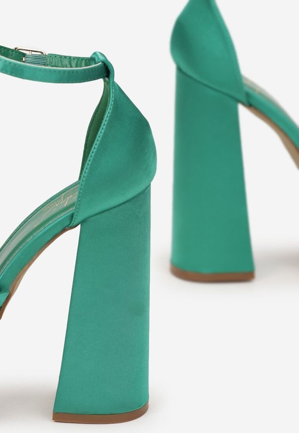 Renee - Zielone Sandały Glori. Zapięcie: pasek. Kolor: zielony. Materiał: satyna, tkanina. Obcas: na platformie. Styl: elegancki