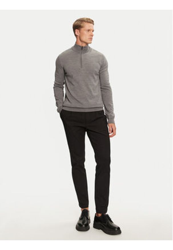 Hugo Sweter San Quirin-M 50474175 Szary Regular Fit. Kolor: szary. Materiał: wełna