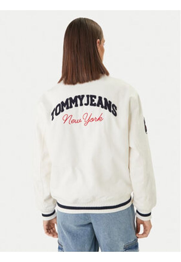 Tommy Jeans Kurtka bomber DW0DW22585 Biały Relaxed Fit. Kolor: biały. Materiał: bawełna