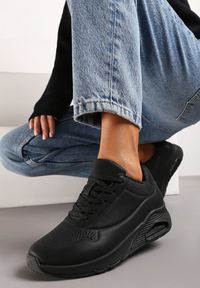 Born2be - Czarne Sznurowane Sneakersy z Podeszwą Air z Ekoskóry Starpe. Okazja: na co dzień. Nosek buta: okrągły. Zapięcie: sznurówki. Kolor: czarny. Materiał: jeans #1