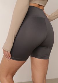 Born2be - Ciemnoszare Szorty Sportowe o Fasonie Kolarek Dill. Okazja: na co dzień. Kolor: szary. Wzór: gładki. Styl: sportowy #2