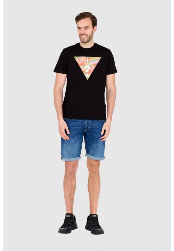 Guess - GUESS Czarny bawełniany męski T-shirt slim fit, Rozmiar M. Kolor: czarny. Materiał: bawełna. Wzór: aplikacja