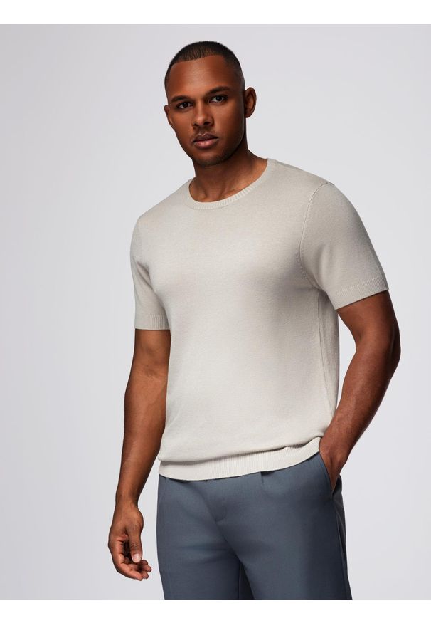 Ombre Clothing - Klasyczna dzianinowa koszulka męska ze ściągaczami– jasnoszara V3. Kolor: szary. Materiał: dzianina. Wzór: gładki, ze splotem. Styl: klasyczny