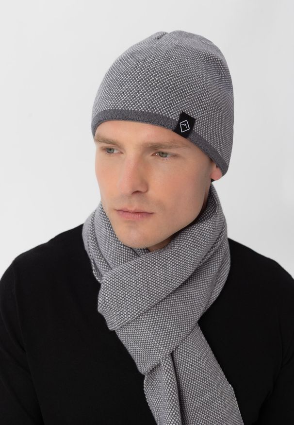 Volcano - Klasyczna czapka zimowa H-WINDY. Materiał: akryl, dzianina, włókno, materiał. Wzór: ze splotem, aplikacja, jednolity. Sezon: zima. Styl: klasyczny