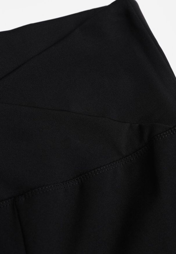 Renee - Czarne Kopertowe Legginsy Flare High Waist Azinore. Okazja: na co dzień. Stan: podwyższony. Kolor: czarny. Styl: casual