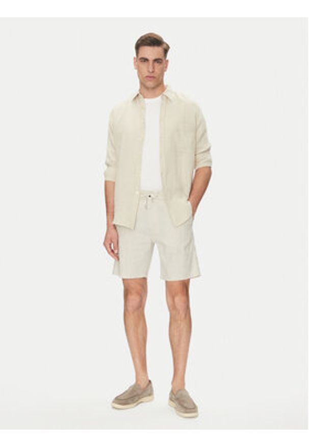 BOSS Szorty materiałowe 50536863 Beżowy Tapered Fit. Kolor: beżowy. Materiał: syntetyk