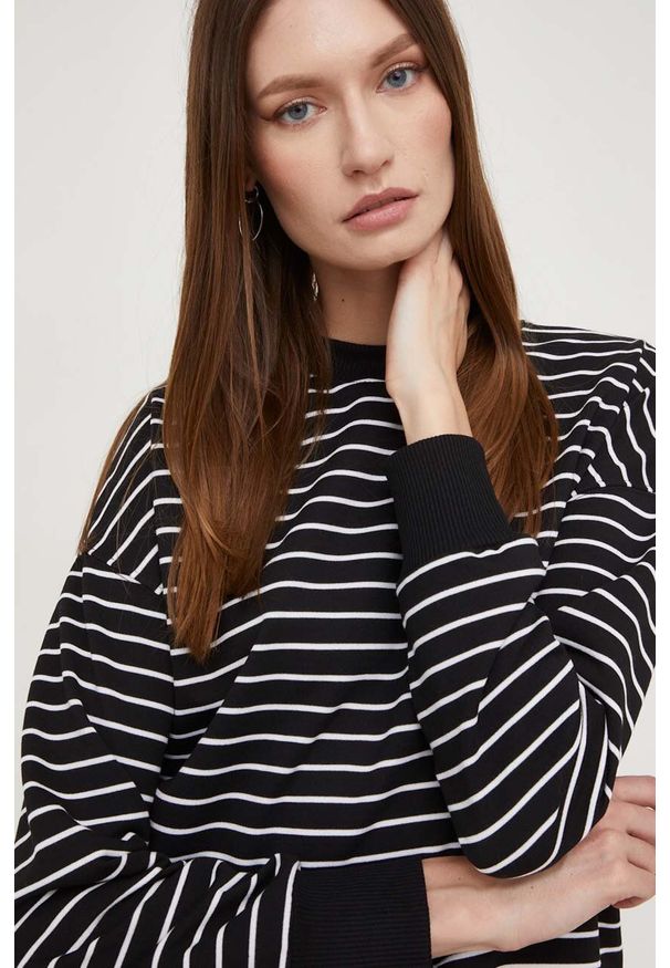Answear Lab bluza bawełniana damska kolor czarny wzorzysta. Kolor: czarny. Materiał: bawełna. Długość rękawa: długi rękaw. Długość: długie. Styl: wakacyjny