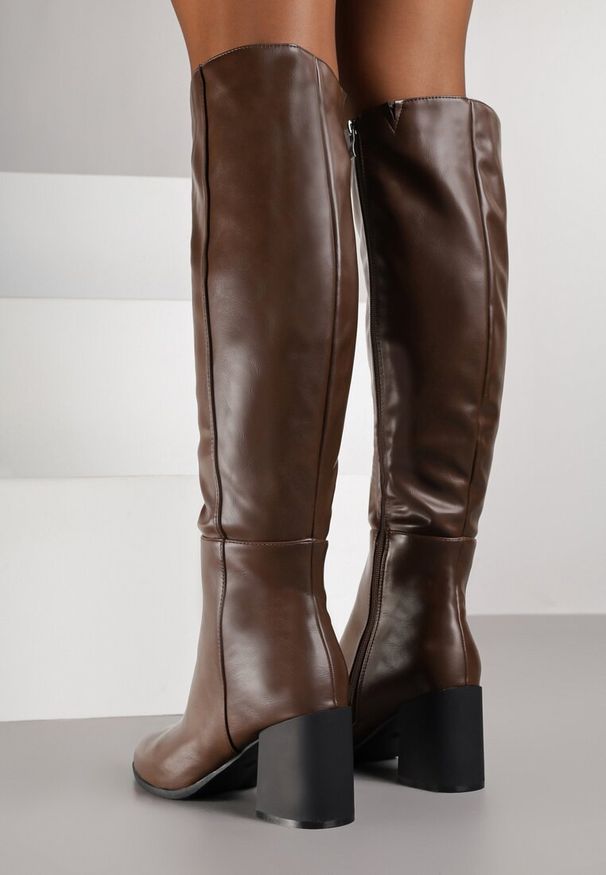 Renee - Brązowe Kozaki Vices na Słupku z Przeszyciami Codvira. Okazja: na co dzień. Kolor: brązowy. Materiał: jeans. Obcas: na słupku. Styl: casual, elegancki, street, klasyczny