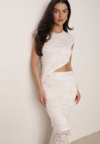 Born2be - Beżowa Koronkowa Sukienka Koktajlowa z Asymetrycznym Wycięciem w Talii Maniassi. Okazja: na randkę, na wesele, na ślub cywilny, na imprezę. Kolor: beżowy. Materiał: koronka. Typ sukienki: asymetryczne. Styl: wizytowy #8