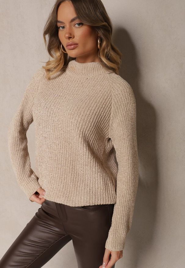 Renee - Beżowy Casualowy Golf z Wiskozą Zerinia. Okazja: na co dzień. Typ kołnierza: golf. Kolor: beżowy. Materiał: wiskoza. Styl: casual