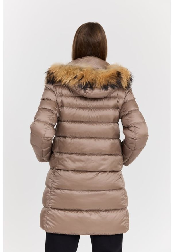 Hetrego - HETREGO Beżowa damska kurtka puchowa Leonie Quilted Woman Jacket With Detached Hood, Rozmiar 38 EU - 42 IT. Okazja: na co dzień. Kolor: beżowy. Materiał: puch. Długość rękawa: długi rękaw. Długość: długie. Styl: casual