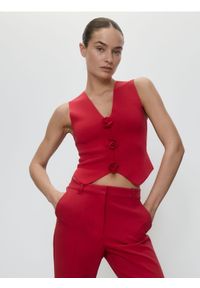 Reserved - Bluzka z aplikacjami - czerwony. Kolor: czerwony. Materiał: wiskoza, dzianina. Wzór: aplikacja #1