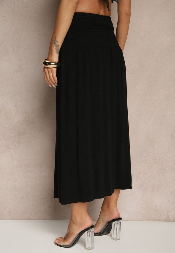 Renee - Czarna Spódnica z Wiskozą i Lnem High Waist o Rozkloszowanym Kroju Lumerellea. Stan: podwyższony. Kolor: czarny. Materiał: wiskoza, len. Sezon: lato