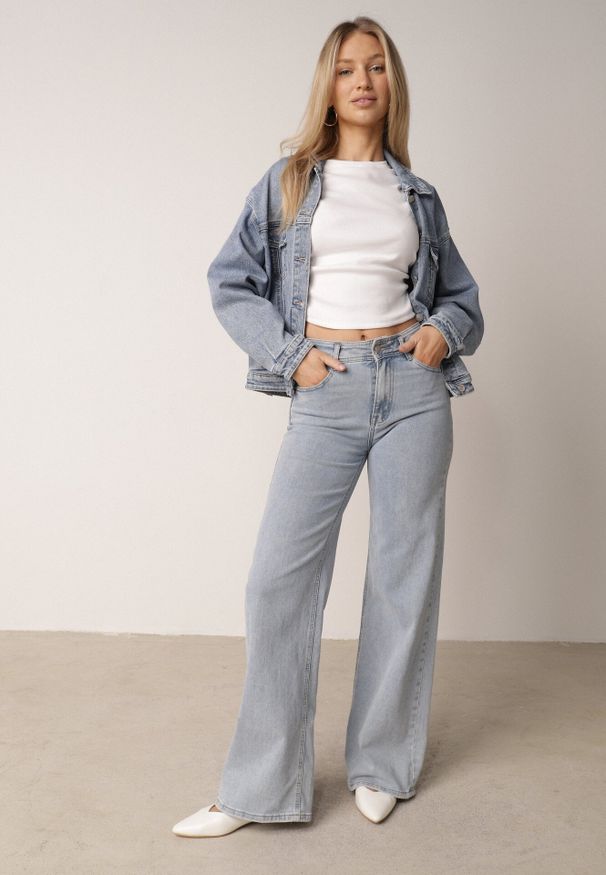 Born2be - Biały Bawełniany T-shirt w Prążki o Dopasowanym Kroju z Marszczeniem Cherita. Okazja: na co dzień. Kolor: biały. Materiał: bawełna. Wzór: prążki. Styl: sportowy, casual