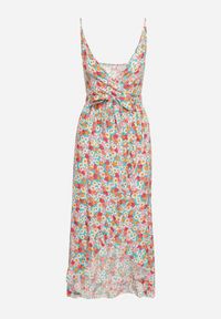 Born2be - Niebiesko-Czerwona Bawełniana Sukienka na Ramiączkach z Kopertowym Dekoltem i Asymetrycznym Rozcięciem Xiloa. Okazja: na co dzień. Typ kołnierza: dekolt kopertowy. Kolor: niebieski. Materiał: bawełna. Długość rękawa: na ramiączkach. Wzór: aplikacja. Typ sukienki: asymetryczne, kopertowe. Styl: casual #6