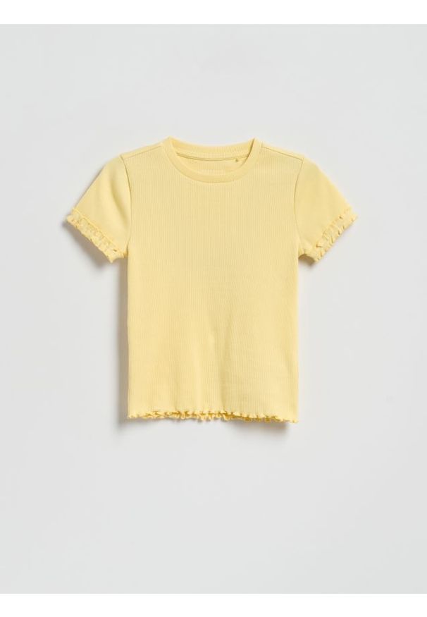 Reserved - Bawełniany t-shirt z falbankami - jasnożółty. Typ kołnierza: kołnierz z falbankami. Kolor: żółty. Materiał: bawełna