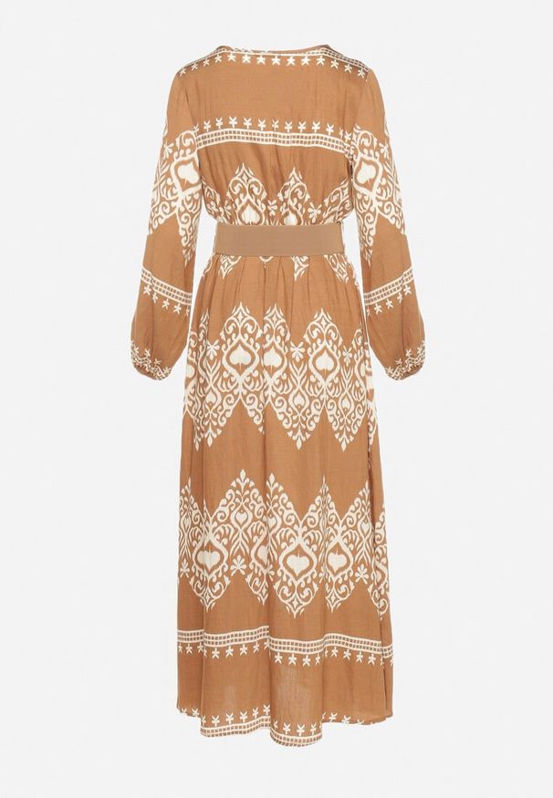 Born2be - Beżowa Kopertowa Sukienka z Wiskozą w Orientalny Wzór z Paskiem i Gumką w Talii Sagizia. Okazja: do pracy, na spotkanie biznesowe. Typ kołnierza: dekolt w kształcie V. Kolor: beżowy. Materiał: wiskoza. Długość rękawa: długi rękaw. Typ sukienki: kopertowe. Styl: biznesowy, elegancki