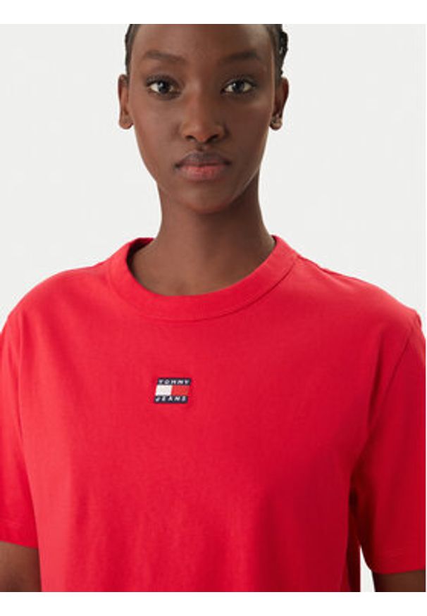 Tommy Jeans T-Shirt DW0DW22202 Czerwony Boxy Fit. Kolor: czerwony. Materiał: bawełna