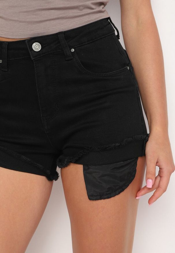 Born2be - Czarne Jeansowe Szorty z Wysokim Stanem o Asymetrycznym Wykończeniu z Efektem Push-Up Afisea. Okazja: na co dzień. Stan: podwyższony. Kolor: czarny. Materiał: jeans. Styl: casual