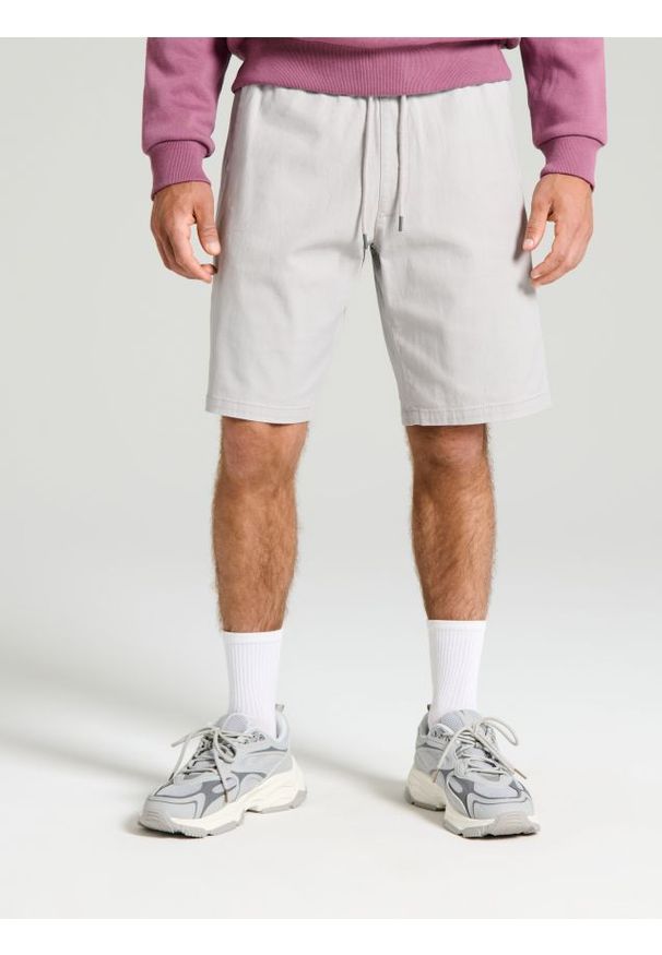 Sinsay - Szorty jogger - kremowy. Kolor: kremowy
