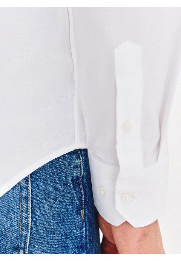 Pako Lorente - PAKO LORENTE – Biała bawełniana koszula męska. Kolor: czarny, biały, niebieski. Materiał: bawełna. Długość rękawa: długi rękaw. Długość: długie. Wzór: gładki