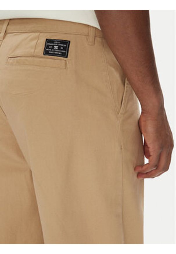 DC Chinosy Worker Baggy ADYNP03097 Beżowy Baggy Fit. Kolor: beżowy. Materiał: bawełna