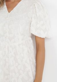 Born2be - Jasnobeżowa Rozkloszowana Sukienka z Wiskozy z Bufiastymi Rękawami Devisana. Kolor: beżowy. Materiał: wiskoza. Styl: klasyczny, elegancki #8