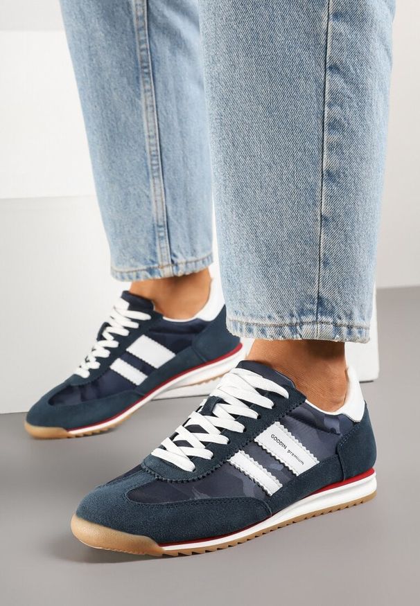 Renee - Granatowo-Białe Sneakersy ze Skórzaną Wkładką i Ozdobnymi Paskami Nasnella. Nosek buta: okrągły. Zapięcie: pasek. Kolor: niebieski. Materiał: skóra. Obcas: na obcasie. Wysokość obcasa: niski