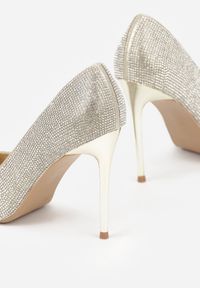 Renee - Złote Eleganckie Szpilki Ozdobione Cyrkoniami Anwedasa. Kolor: złoty. Materiał: jeans. Wzór: aplikacja. Obcas: na szpilce. Styl: elegancki #6