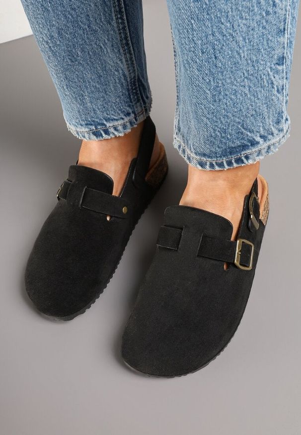 Born2be - Czarne Sandały Chodaki z Klamerką i Paskiem na Pięcie Norilsa. Okazja: na co dzień. Kolor: czarny. Materiał: jeans. Obcas: na obcasie. Styl: casual. Wysokość obcasa: niski