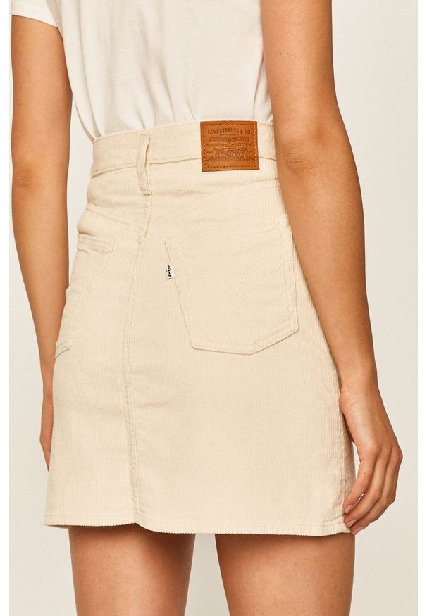 Levi's® - Levi's - Spódnica. Okazja: na spotkanie biznesowe, na co dzień. Stan: podwyższony. Kolor: beżowy. Materiał: materiał. Styl: casual, biznesowy