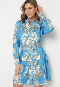 Born2be - Niebieska Sukienka Koszulowa w Kwiatowy Wzór z Bufiastymi Rękawami i Paskiem Aladira. Okazja: na co dzień. Kolor: niebieski. Wzór: kwiaty. Typ sukienki: koszulowe. Styl: elegancki, casual #7