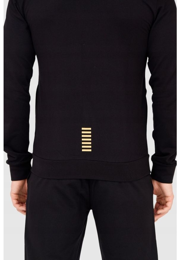 EA7 Emporio Armani - EA7 Męska czarna bluza z kapturem i złotym logo, Rozmiar M. Typ kołnierza: kaptur. Kolor: czarny