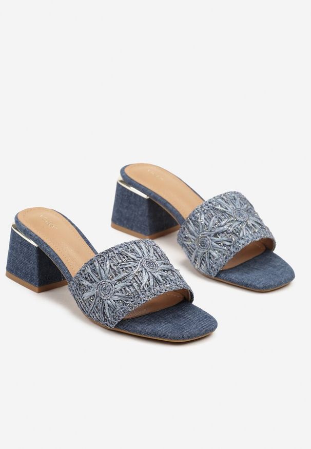 Born2be - Niebieskie Klapki Vices na Słupku Haftem z Metaliczną Nicią Isiriva. Okazja: na co dzień. Kolor: niebieski. Materiał: jeans. Wzór: haft. Obcas: na słupku. Styl: casual