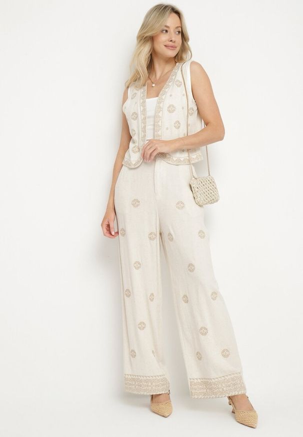 Born2be - Beżowe Szerokie Spodnie z Lnem Wiskozą i Wysokim Stanem Ozdobione Haftem Borilna. Okazja: na co dzień. Stan: podwyższony. Kolor: beżowy. Materiał: wiskoza, len. Wzór: aplikacja, haft. Styl: casual, elegancki, klasyczny