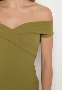 Born2be - Jasnozielona Koktajlowa Sukienka z Hiszpańskim Dekoltem Erpollia. Okazja: na imprezę. Kolor: zielony. Styl: wizytowy #3