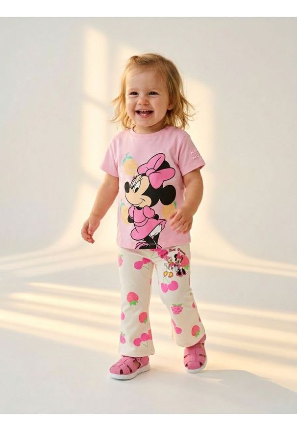 Sinsay - Bawełniane spodnie flare z nadrukiem Minnie Mouse - kremowy. Kolor: kremowy. Materiał: bawełna. Wzór: nadruk, motyw z bajki