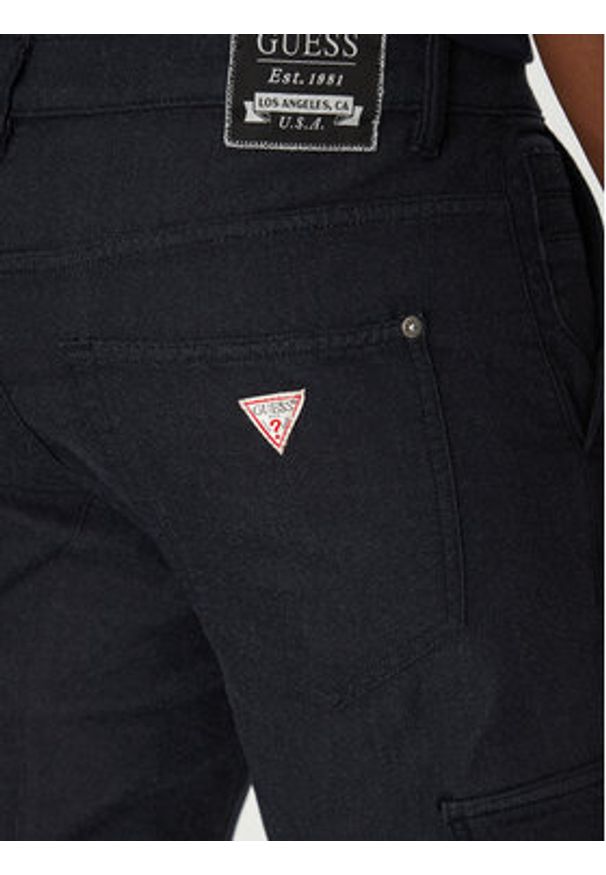Guess Spodnie materiałowe M5RB54 WGXY1 Granatowy Slim Fit. Kolor: niebieski. Materiał: bawełna