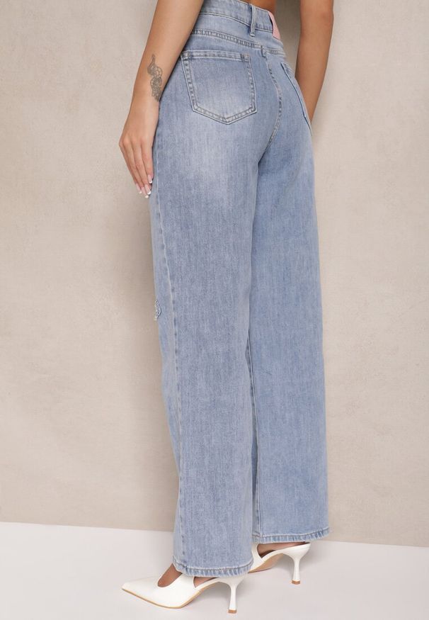 Renee - Niebieskie Szerokie Jeansy High Waist z Ozdobnymi Naszywkami Hleffia. Okazja: na co dzień. Stan: podwyższony. Kolor: niebieski. Wzór: aplikacja. Styl: klasyczny, casual, elegancki