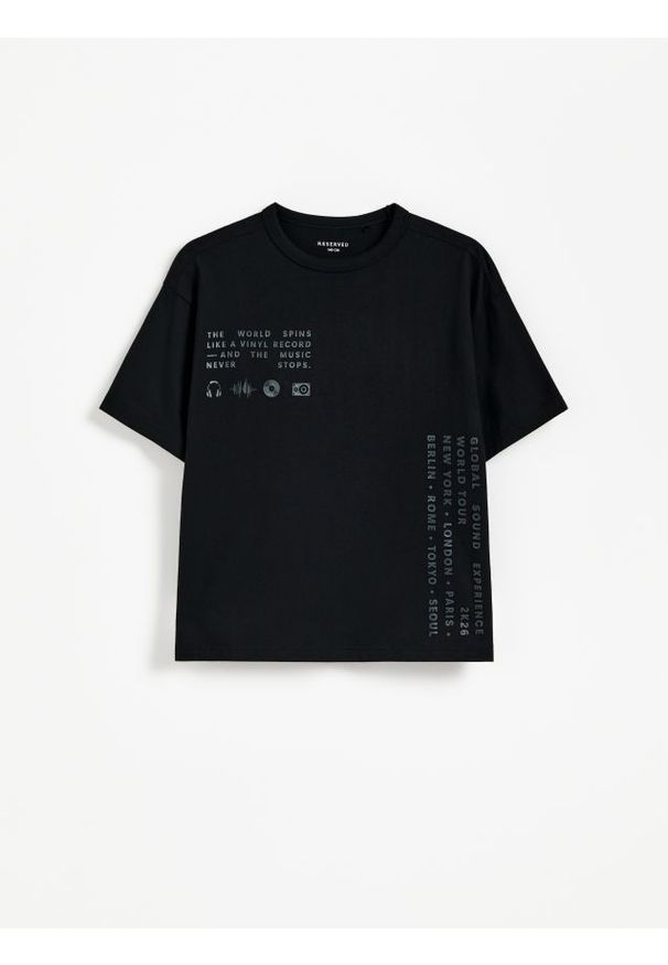 Reserved - Bawełniany t-shirt z aplikacją - czarny. Kolor: czarny. Materiał: bawełna. Wzór: aplikacja